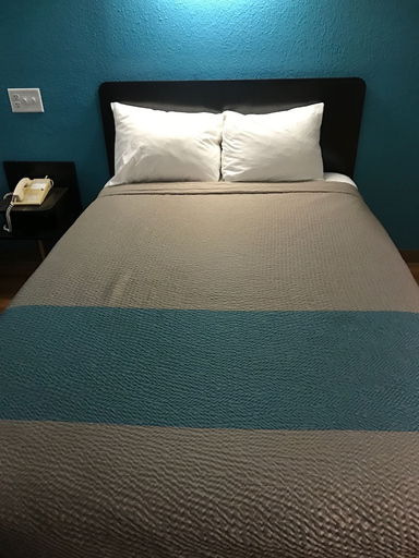 Bedroom 2, Motel6 Raleigh, NC - North, Wake
