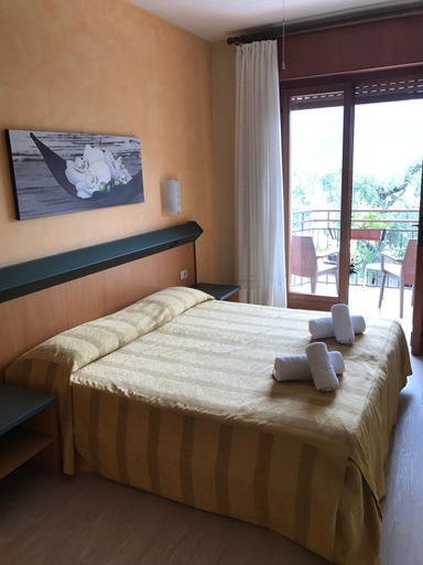 Bedroom 3, Smeraldo, Verona