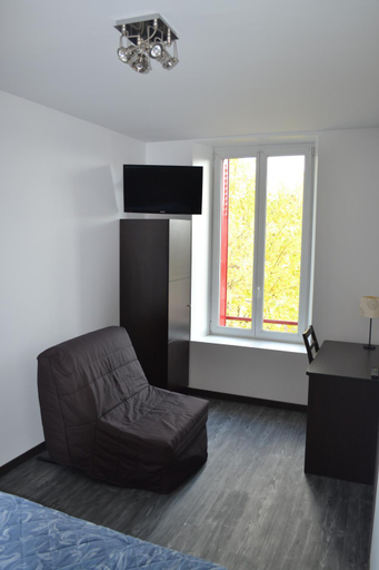 Bedroom 2, Hotel Le Saint Julien, Yonne