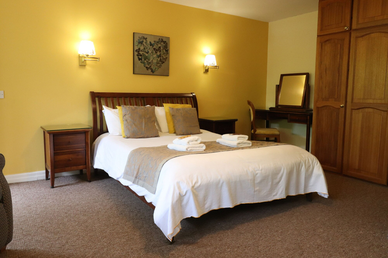 Bedroom 2, St George's Lodge, Surrey
