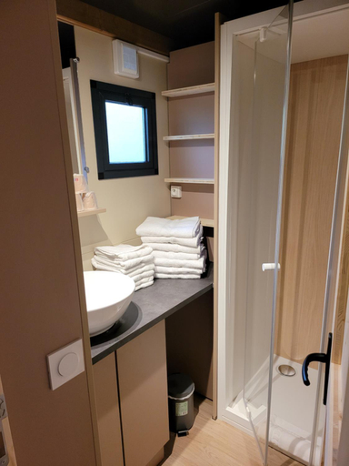 Bathroom 3, Le Chalet Montegut, Allier