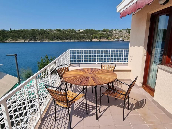 Others 4, Villa Riva, Omišalj