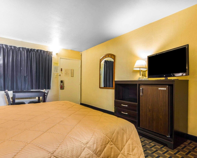 Bedroom 3, Econo Lodge Sacramento Convention Center, Sacramento
