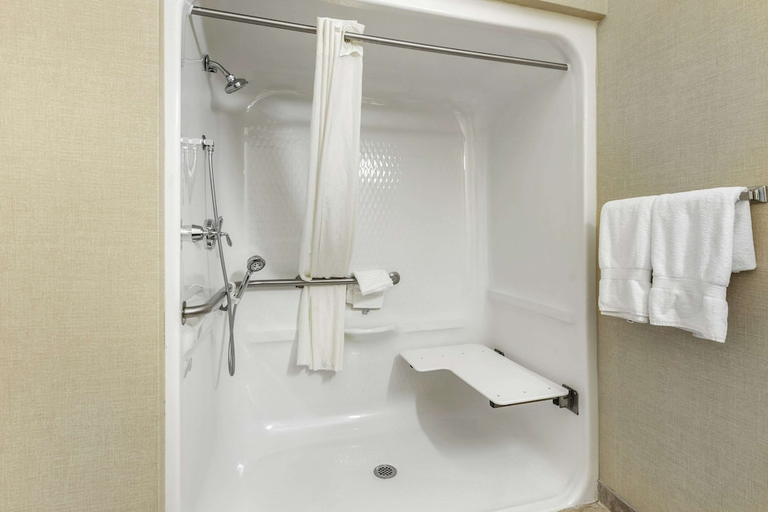 Bathroom 4, Comfort Inn Powell - Knoxville North, Knox