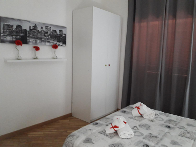 Bedroom 2, Sabrina Airport, Roma