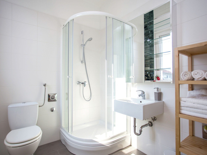 Bathroom 4, Villa in Kastel Novi Near Beach, Kaštela