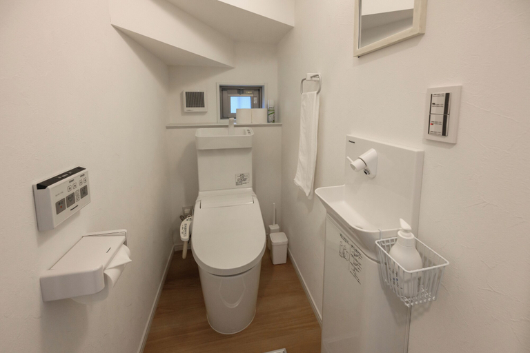 Bathroom 3, Araha Beachway Inn, Ginowan