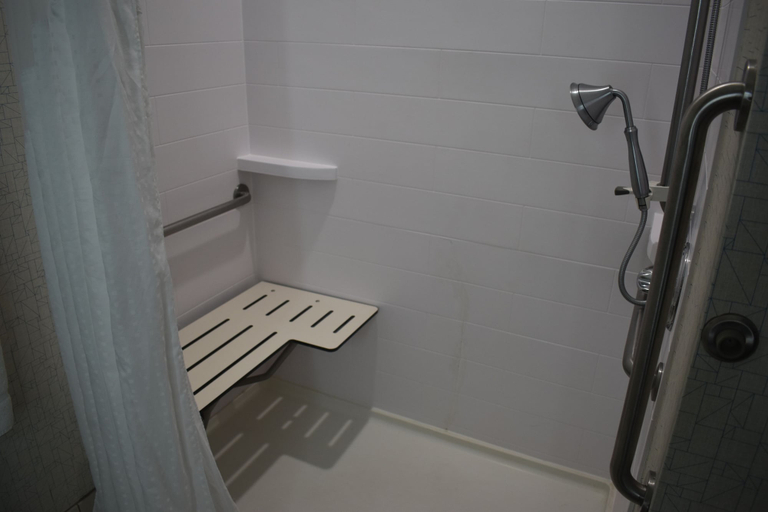 Bathroom 5, Holiday Inn Express & Suites MCPHERSON, McPherson
