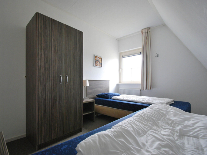 Room 5, Villa With Jacuzzi and Sauna in Makkum, Wûnseradiel