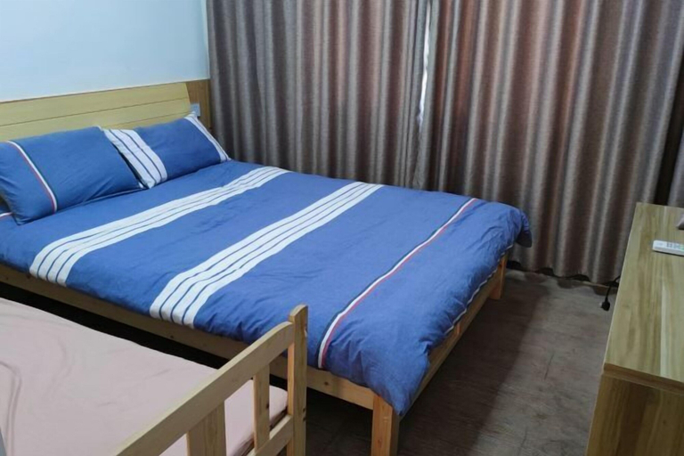 Bedroom 2, Zhouxixuanminsu, Shaoxing