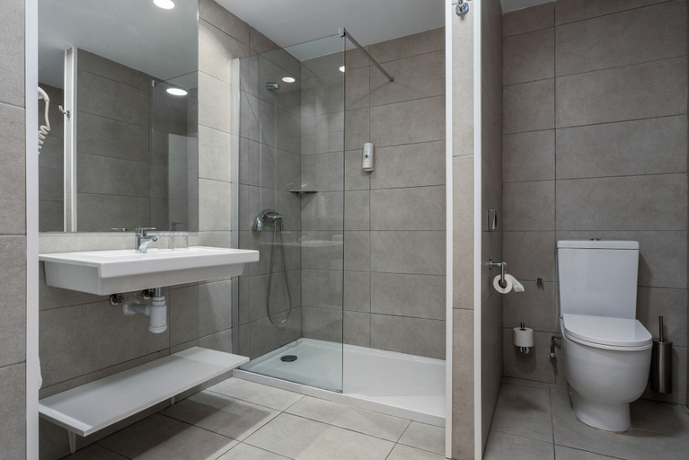 Bathroom 5, Akeah Broncemar, Las Palmas