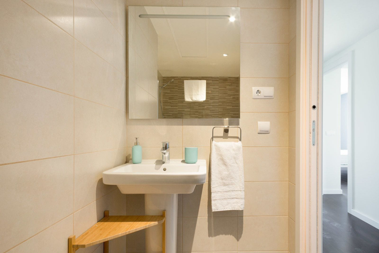 Bathroom 4, Olala Port Forum Apartments, Barcelona