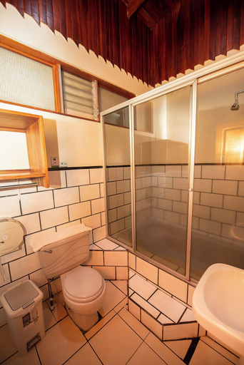 Bathroom 5, Befox Adventure, San Carlos