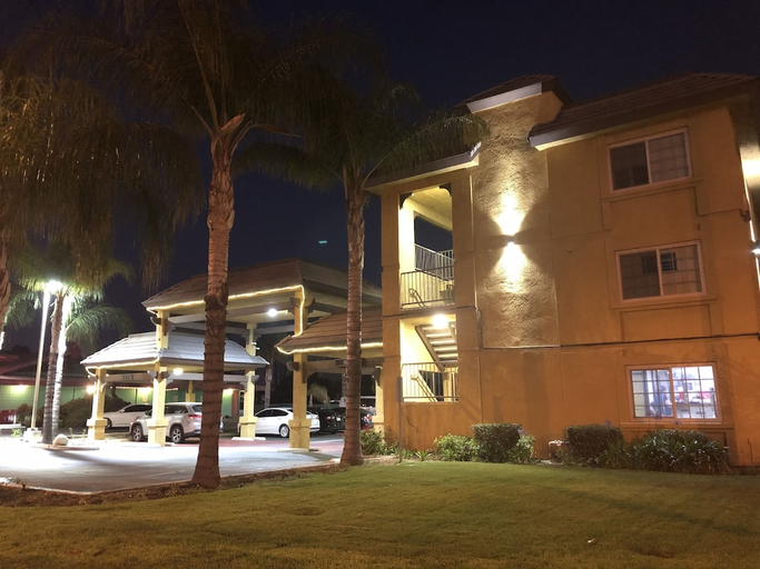 Exterior & Views 1, Simply Home Inn Suites, Riverside