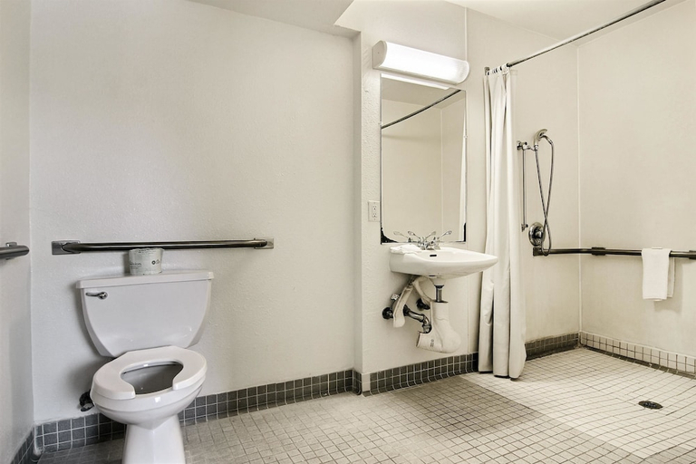 Bathroom 3, Travelodge By Wyndham Raton, Colfax