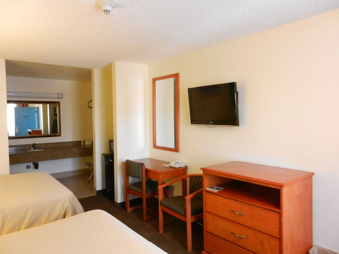 Bedroom 2, Simply Home Inn Suites, Riverside