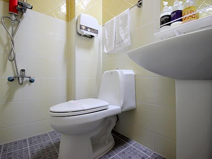 Bathroom 4, Brown Hotel, Suncheon