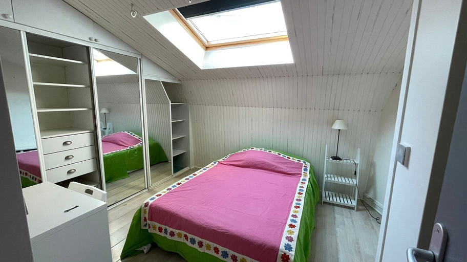 Bedroom 3, Room in a Private Guest House, Paris