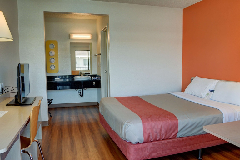 Bedroom 2, Motel6 Salem, OR, Marion