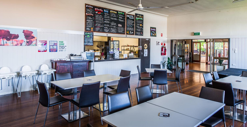 Food & Drinks, Diggers Tavern Hotel, Bellingen