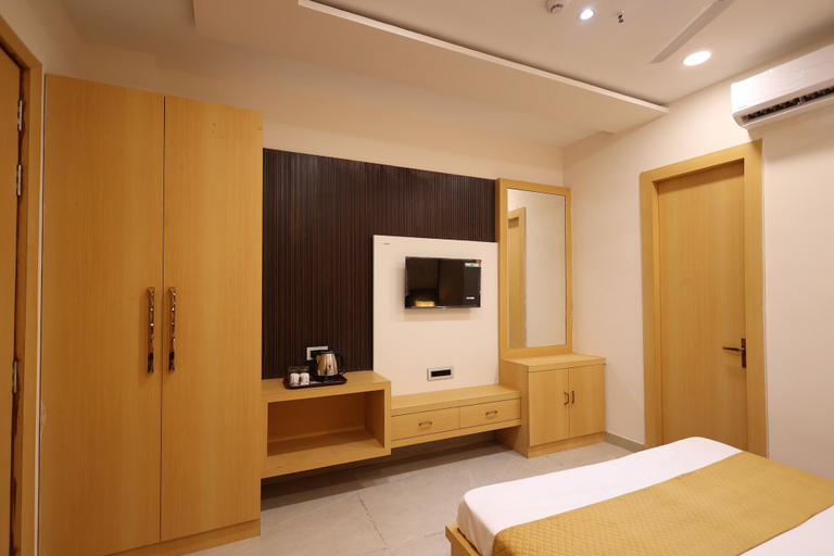 Bedroom 2, SHRI HARIDAS KUNJ, Mathura