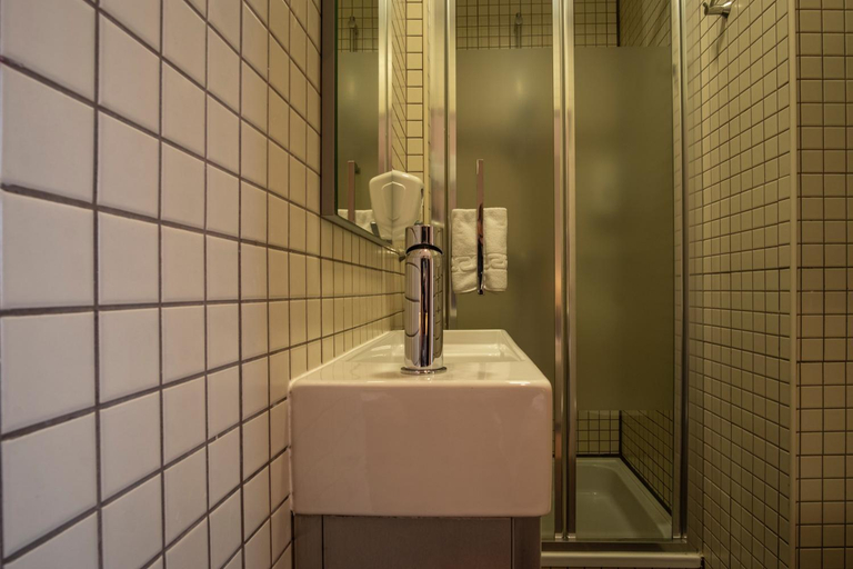 Bathroom 3, River Suites, Coimbra