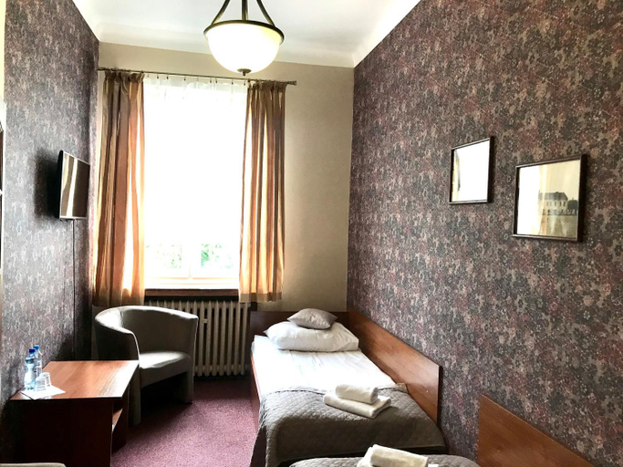Others 4, Hotelik Polonia, Łowicz