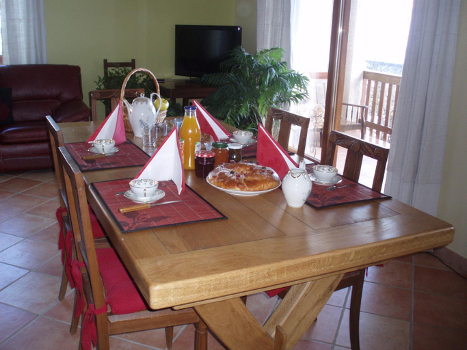 Food & Drinks 4, Le Rocher des Ducs, Chambres d'hotes, parking prive, abris motos, Hautes-Alpes