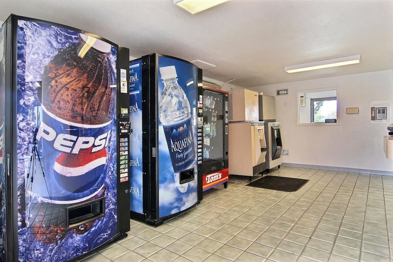 Food & Drinks 4, Travelodge By Wyndham Raton, Colfax