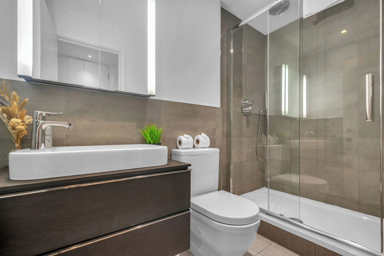 Bathroom, Classic One Bedroom Apartment in Camden, London