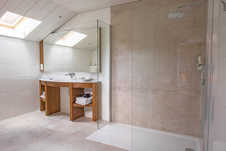 Bathroom 4