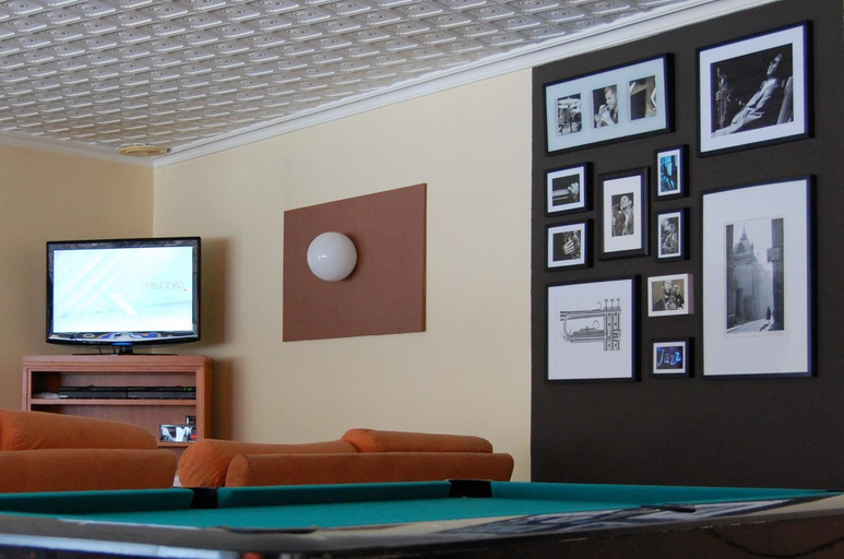 Others 5, Hotel Paris, Pontevedra