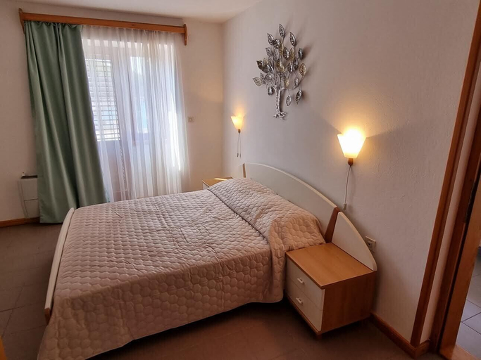 Bedroom 2, Villa Riva, Omišalj