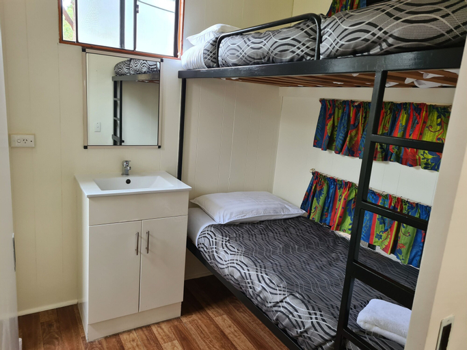 Bedroom 3, Mallacoota's Shady Gully Caravan Park, E. Gippsland - Orbost