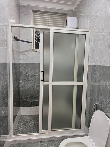 Bathroom 4, Lee Villas, Kampala
