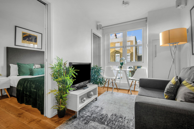 Others 4, Classic One Bedroom Apartment in Camden, London