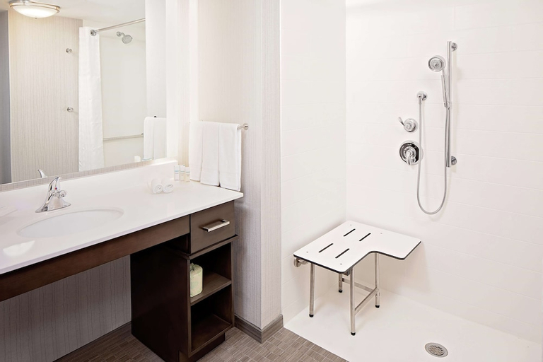 Bedroom 4, Homewood Suites by Hilton Ronkonkoma, Suffolk