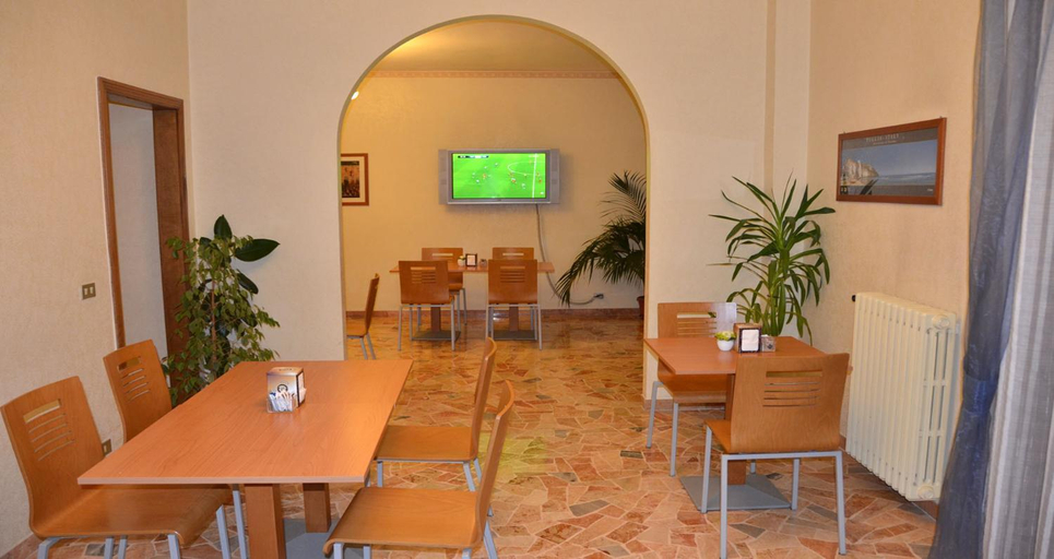 Food & Drinks, Hotel A-14, Bari