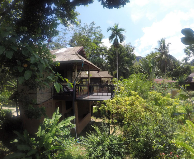 Exterior 4