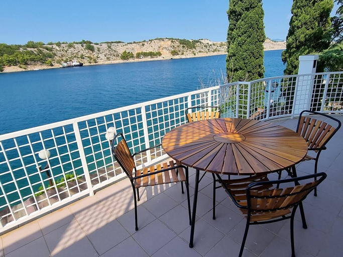 Others 5, Villa Riva, Omišalj