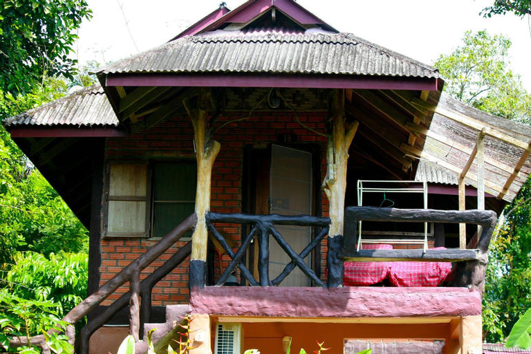 Exterior 11