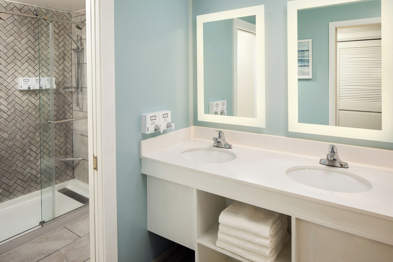 Bathroom 4, Surfside Hotel and Suites, Barnstable