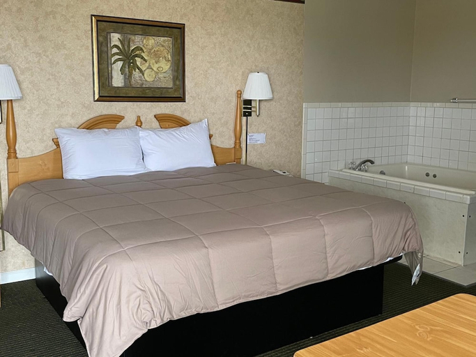 Bedroom 3, Economy Inn and Suites, Champaign