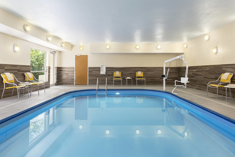 Sport & Beauty 5, SureStay by Best Western Mount Pleasant Racine, Racine