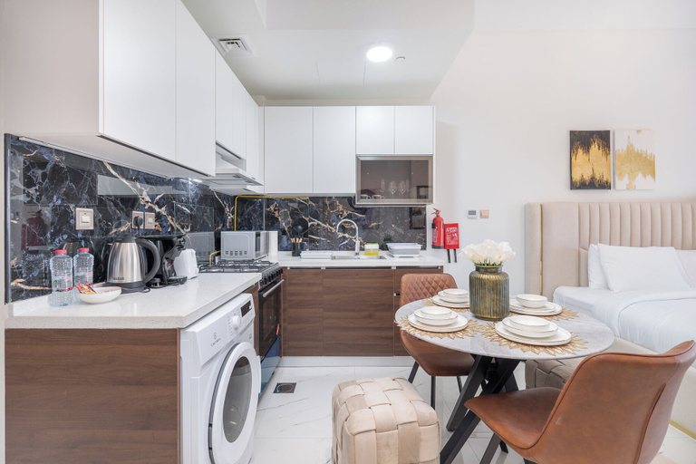 Private kitchen 5, NEW Lisiting | Miracle Garden | Great Location, Dubai