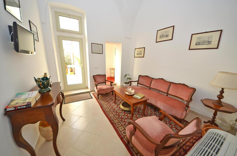 Others 3, Casa Branca, Lecce