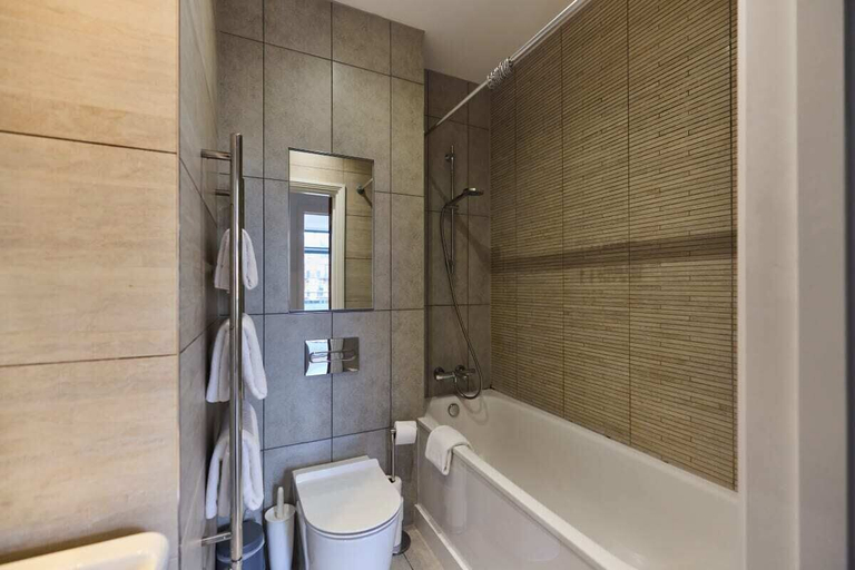 Bathroom 3, The Harlesden Classic - Lovely 2BDR Flat with Balcony, London