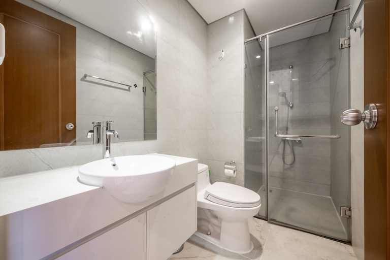 Bathroom 3, Landmark 81 Luxury - SaigonHomes, Bình Thạnh