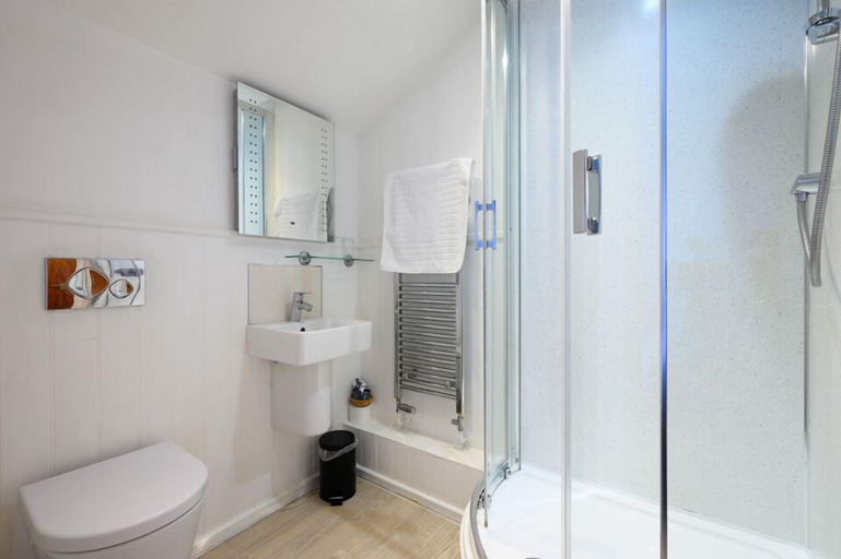 Bathroom 3, The Victoria Inn, Cornwall