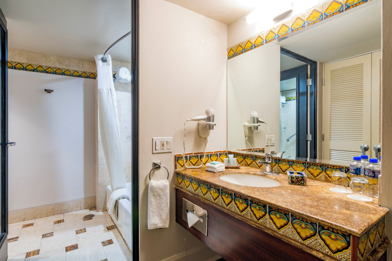 Bathroom 5, Hotel Lucerna Culiacan, Culiacán